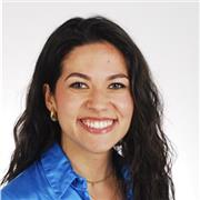 Native Italian tutor with a Master's degree in Education offering dynamic online lessons for adults and young learners